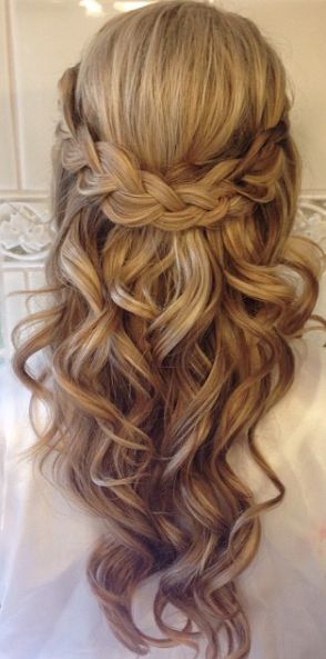ALISA HairNails  Luce un Peinado Suelto y Elegante Planchado u Ondas   Trenza Q75  Facebook